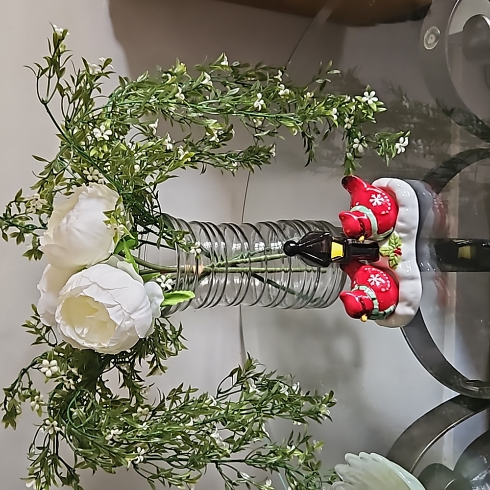 Salt and pepper shaker